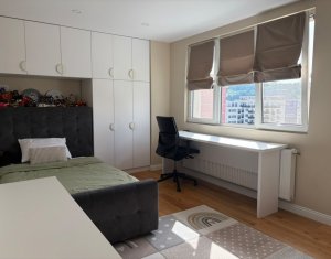 Appartement 4 chambres à vendre dans Cluj-napoca, zone Manastur