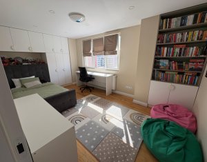 Appartement 4 chambres à vendre dans Cluj-napoca, zone Manastur