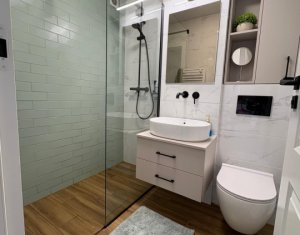 Appartement 4 chambres à vendre dans Cluj-napoca, zone Manastur