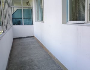 De vanzare un  apartament cu 3 camere confort LUX