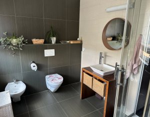 Maison 6 chambres à louer dans Cluj-napoca, zone Andrei Muresanu