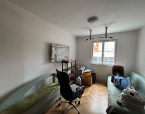 Appartement 4 chambres à vendre dans Cluj-napoca, zone Manastur