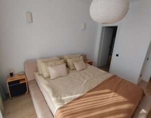 Apartament exclusivist 3 camere, 2 bai, balcon, parcare, semicentral