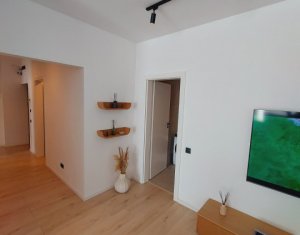 Apartament exclusivist 3 camere, 2 bai, balcon, parcare, semicentral