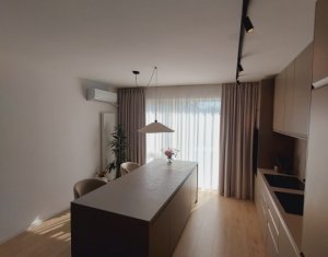 Apartament exclusivist 3 camere, 2 bai, balcon, parcare, semicentral