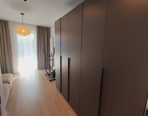 Apartament exclusivist 3 camere, 2 bai, balcon, parcare, semicentral