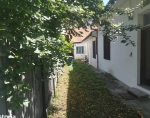 Oportunitate investitie - Casa renovabila, 2 camere, curte comuna, Centru
