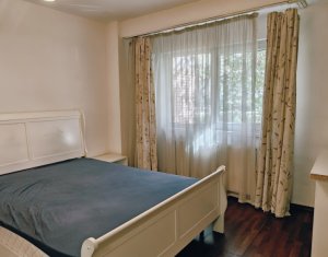 Apartament spațios cu 3 camere, decomandat, Calea Dorobanților